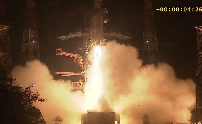 India’s ISRO launces first imaging satellite into orbit
